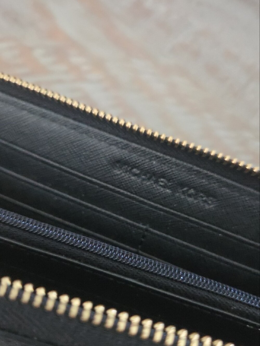 Michael Kors Black Leather Zip Wallet with Gold Logo Excellent!! Condition - Picture 4 of 9